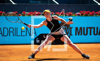 2023-04-26 - Elina Svitolina of Ukraine in action during the first round of the Mutua Madrid Open 2023, Masters 1000 tennis tournament on April 26, 2023 at Caja Magica in Madrid, Spain - TENNIS - MUTUA MADRID OPEN 2023 - INTERNATIONALS - TENNIS