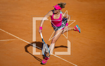 2023-04-26 - Laura Siegemund of Germany in action during the first round of the Mutua Madrid Open 2023, Masters 1000 tennis tournament on April 26, 2023 at Caja Magica in Madrid, Spain - TENNIS - MUTUA MADRID OPEN 2023 - INTERNATIONALS - TENNIS