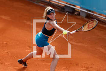 2023-04-27 - Mirra Andreeva of Russia in action against Beatriz Haddad Maia of Brazil during the Mutua Madrid Open 2023, Masters 1000 tennis tournament on April 27, 2023 at Caja Magica in Madrid, Spain - TENNIS - MUTUA MADRID OPEN 2023 - INTERNATIONALS - TENNIS