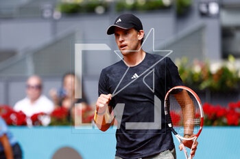 2023-04-27 - Dominic Thiem of Austria in action against Kyle Edmund of Great Britain during the Mutua Madrid Open 2023, Masters 1000 tennis tournament on April 27, 2023 at Caja Magica in Madrid, Spain - TENNIS - MUTUA MADRID OPEN 2023 - INTERNATIONALS - TENNIS