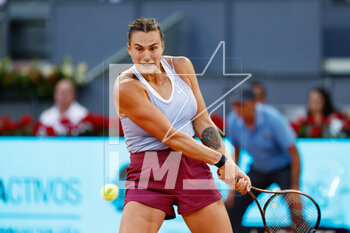 2023-04-27 - Aryna Sabalenka of Belarus in action against Sorana Cirstea of Romania during the Mutua Madrid Open 2023, Masters 1000 tennis tournament on April 27, 2023 at Caja Magica in Madrid, Spain - TENNIS - MUTUA MADRID OPEN 2023 - INTERNATIONALS - TENNIS