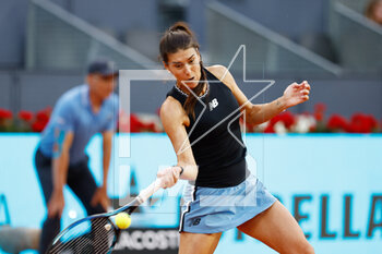 2023-04-27 - Sorana Cirstea of Romania in action against Aryna Sabalenka of Belarus during the Mutua Madrid Open 2023, Masters 1000 tennis tournament on April 27, 2023 at Caja Magica in Madrid, Spain - TENNIS - MUTUA MADRID OPEN 2023 - INTERNATIONALS - TENNIS