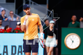 2023-04-27 - Andy Murray of Great Britain in action against Andrea Vavassori of Italy during the Mutua Madrid Open 2023, Masters 1000 tennis tournament on April 27, 2023 at Caja Magica in Madrid, Spain - TENNIS - MUTUA MADRID OPEN 2023 - INTERNATIONALS - TENNIS
