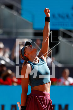 2023-04-27 - Paula Badosa of Spain celebrates after winning against Elisabetta Cocciaretto of Italy during the Mutua Madrid Open 2023, Masters 1000 tennis tournament on April 27, 2023 at Caja Magica in Madrid, Spain - TENNIS - MUTUA MADRID OPEN 2023 - INTERNATIONALS - TENNIS