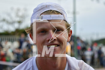 2023-04-29 - Jesper De Jong (NED) at the end of the match ATP Challenger Roma Garden Open 2023 Mens'S Singles Semifinals on April 29,2023 at Garden Tennis Club in Rome, Italy - SEMIFINALS - ATP CHALLANGER ROMA GARDEN - INTERNATIONALS - TENNIS