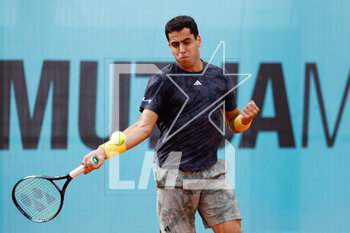 2023-04-28 - Jaume Munar of Spain in action against Tallon Greikspoor of The Netherlands during the Mutua Madrid Open 2023, Masters 1000 tennis tournament on April 28, 2023 at Caja Magica in Madrid, Spain - TENNIS - MUTUA MADRID OPEN 2023 - INTERNATIONALS - TENNIS