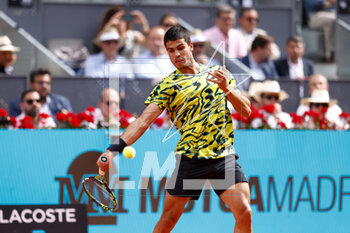 2023-04-28 - Carlos Alcaraz of Spain in action against Emil Ruusuvuori of Finland during the Mutua Madrid Open 2023, Masters 1000 tennis tournament on April 28, 2023 at Caja Magica in Madrid, Spain - TENNIS - MUTUA MADRID OPEN 2023 - INTERNATIONALS - TENNIS