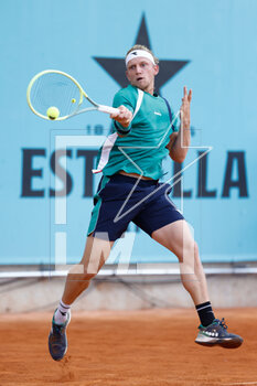 2023-04-28 - Alejandro Davidovich of Spain in action against Albert Ramos-Vinolas of Spain during the Mutua Madrid Open 2023, Masters 1000 tennis tournament on April 28, 2023 at Caja Magica in Madrid, Spain - TENNIS - MUTUA MADRID OPEN 2023 - INTERNATIONALS - TENNIS