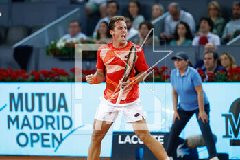 2023-04-28 - Roberto Carballes of Spain in action against Alexander Zverev of Germany during the Mutua Madrid Open 2023, Masters 1000 tennis tournament on April 28, 2023 at Caja Magica in Madrid, Spain - TENNIS - MUTUA MADRID OPEN 2023 - INTERNATIONALS - TENNIS