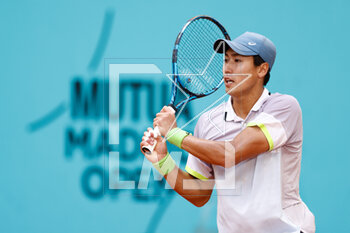 2023-04-29 - Yosuke Watanuki of Japan in action against Cameron Norrie of Great Britain during the Mutua Madrid Open 2023, Masters 1000 tennis tournament on April 29, 2023 at Caja Magica in Madrid, Spain - TENNIS - MUTUA MADRID OPEN 2023 - INTERNATIONALS - TENNIS
