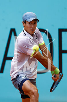 2023-04-29 - Yosuke Watanuki of Japan in action against Cameron Norrie of Great Britain during the Mutua Madrid Open 2023, Masters 1000 tennis tournament on April 29, 2023 at Caja Magica in Madrid, Spain - TENNIS - MUTUA MADRID OPEN 2023 - INTERNATIONALS - TENNIS