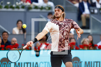 2023-04-29 - Stefanos Tsitsipas of Greece in action against Dominic Thiem of Austria during the Mutua Madrid Open 2023, Masters 1000 tennis tournament on April 29, 2023 at Caja Magica in Madrid, Spain - TENNIS - MUTUA MADRID OPEN 2023 - INTERNATIONALS - TENNIS