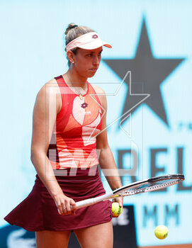 2023-04-29 - Elise Mertens of Belgium in action against Jule Niemeier of Germany during the Mutua Madrid Open 2023, Masters 1000 tennis tournament on April 29, 2023 at Caja Magica in Madrid, Spain - TENNIS - MUTUA MADRID OPEN 2023 - INTERNATIONALS - TENNIS