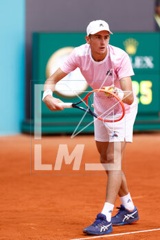 2023-04-30 - Matteo Arnaldi of Italy in action against Jaume Munar of Spain during the Mutua Madrid Open 2023, Masters 1000 tennis tournament on April 30, 2023 at Caja Magica in Madrid, Spain - TENNIS - MUTUA MADRID OPEN 2023 - INTERNATIONALS - TENNIS