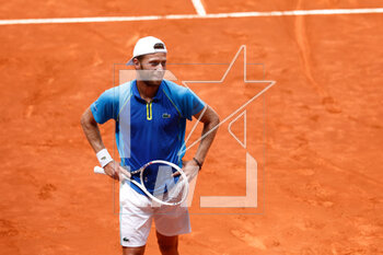 2023-04-30 - Hugo Grenier of France in action against Alexander Zverev of Germany during the Mutua Madrid Open 2023, Masters 1000 tennis tournament on April 30, 2023 at Caja Magica in Madrid, Spain - TENNIS - MUTUA MADRID OPEN 2023 - INTERNATIONALS - TENNIS