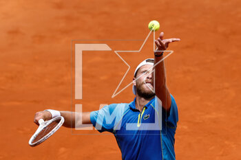 2023-04-30 - Hugo Grenier of France in action against Alexander Zverev of Germany during the Mutua Madrid Open 2023, Masters 1000 tennis tournament on April 30, 2023 at Caja Magica in Madrid, Spain - TENNIS - MUTUA MADRID OPEN 2023 - INTERNATIONALS - TENNIS