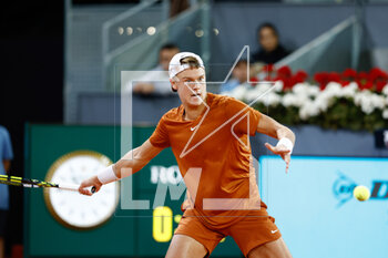 2023-04-30 - Holger Rune of Denmark in action against Alejandro Davidovich of Spain during the Mutua Madrid Open 2023, Masters 1000 tennis tournament on April 30, 2023 at Caja Magica in Madrid, Spain - TENNIS - MUTUA MADRID OPEN 2023 - INTERNATIONALS - TENNIS