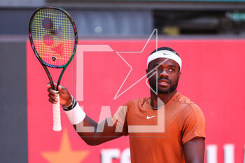 2023-05-01 - Frances Tiafoe of United States in action against Pedro Cachin of Argentina during the Mutua Madrid Open 2023, Masters 1000 tennis tournament on May 1, 2023 at Caja Magica in Madrid, Spain - TENNIS - MUTUA MADRID OPEN 2023 - INTERNATIONALS - TENNIS