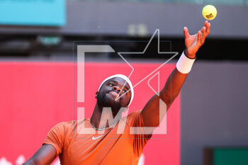 2023-05-01 - Frances Tiafoe of United States in action against Pedro Cachin of Argentina during the Mutua Madrid Open 2023, Masters 1000 tennis tournament on May 1, 2023 at Caja Magica in Madrid, Spain - TENNIS - MUTUA MADRID OPEN 2023 - INTERNATIONALS - TENNIS