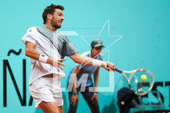 2023-05-01 - Cameron Norrie of United Kingdom in action against Zhizhen Zhang of China during the Mutua Madrid Open 2023, Masters 1000 tennis tournament on May 1, 2023 at Caja Magica in Madrid, Spain - TENNIS - MUTUA MADRID OPEN 2023 - INTERNATIONALS - TENNIS