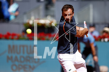 2023-05-01 - Daniil Medvedev of Russia in action against Alexander Schevchenko of Russia during the Mutua Madrid Open 2023, Masters 1000 tennis tournament on May 1, 2023 at Caja Magica in Madrid, Spain - TENNIS - MUTUA MADRID OPEN 2023 - INTERNATIONALS - TENNIS