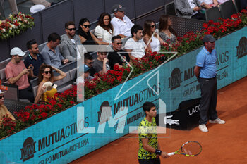 2023-05-02 - Soccer player Sergio Ramos watching Carlos Alcaraz (Esp) against Alexander Zverev during the Mutua Madrid Open 2023, Masters 1000 tennis tournament on May 2, 2023 at Caja Magica in Madrid, Spain - TENNIS - MUTUA MADRID OPEN 2023 - INTERNATIONALS - TENNIS