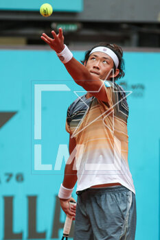 2023-05-02 - Zhizhen Zhang of China in action against Taylor Fritz of United States during the Mutua Madrid Open 2023, Masters 1000 tennis tournament on May 2, 2023 at Caja Magica in Madrid, Spain - TENNIS - MUTUA MADRID OPEN 2023 - INTERNATIONALS - TENNIS