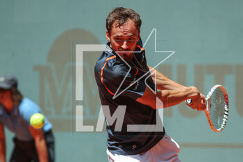 2023-05-02 - Daniil Medvedev of Russia in action against Aslan Karatsev of Russia during the Mutua Madrid Open 2023, Masters 1000 tennis tournament on May 2, 2023 at Caja Magica in Madrid, Spain - TENNIS - MUTUA MADRID OPEN 2023 - INTERNATIONALS - TENNIS