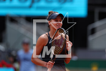 2023-05-03 - Veronika Kudermetova (Rus) in action against Jessica Pegula (USA) during the Mutua Madrid Open 2023, Masters 1000 tennis tournament on May 3, 2023 at Caja Magica in Madrid, Spain - TENNIS - MUTUA MADRID OPEN 2023 - INTERNATIONALS - TENNIS
