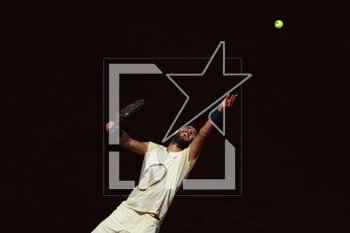 2023-05-03 - Carlos Alcaraz (Esp) against Karen Khachanov during the Mutua Madrid Open 2023, Masters 1000 tennis tournament on May 3, 2023 at Caja Magica in Madrid, Spain - TENNIS - MUTUA MADRID OPEN 2023 - INTERNATIONALS - TENNIS