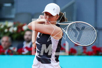 2023-05-03 - Iga Swiatek of Poland in action against Petra Martic of Croatia during the Mutua Madrid Open 2023, Masters 1000 tennis tournament on May 3, 2023 at Caja Magica in Madrid, Spain - TENNIS - MUTUA MADRID OPEN 2023 - INTERNATIONALS - TENNIS