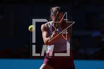 2023-05-04 - Aryna Sabalenka (Blr) in action against Maria Sakkari (Gre) during the Mutua Madrid Open 2023, Masters 1000 tennis tournament on May 4, 2023 at Caja Magica in Madrid, Spain - TENNIS - MUTUA MADRID OPEN 2023 - INTERNATIONALS - TENNIS