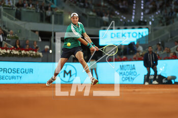 2023-05-04 - Jan Lennard Struff defeated Stefanos Tsitsipas (Gre) during the Mutua Madrid Open 2023, Masters 1000 tennis tournament on May 4, 2023 at Caja Magica in Madrid, Spain - TENNIS - MUTUA MADRID OPEN 2023 - INTERNATIONALS - TENNIS