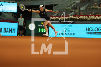 2023-05-04 - Iga Swiatek (Pol) in action against Veronika Kudermetova during the Mutua Madrid Open 2023, Masters 1000 tennis tournament on May41, 2023 at Caja Magica in Madrid, Spain - TENNIS - MUTUA MADRID OPEN 2023 - INTERNATIONALS - TENNIS