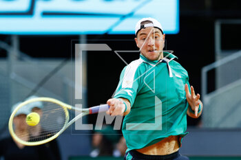2023-05-04 - Jan Lennard Struff of Germany in action against Stefanos Tsitsipas of Greece during the Mutua Madrid Open 2023, Masters 1000 tennis tournament on May 4, 2023 at Caja Magica in Madrid, Spain - TENNIS - MUTUA MADRID OPEN 2023 - INTERNATIONALS - TENNIS