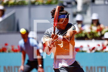 2023-05-04 - Zhizhen Zhang of China in action against Aslan Karatsev of Russia during the Mutua Madrid Open 2023, Masters 1000 tennis tournament on May 4, 2023 at Caja Magica in Madrid, Spain - TENNIS - MUTUA MADRID OPEN 2023 - INTERNATIONALS - TENNIS
