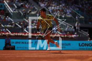 2023-05-05 - Carlos Alcaraz during the Mutua Madrid Open 2023, Masters 1000 tennis tournament on May 5, 2023 at Caja Magica in Madrid, Spain - TENNIS - MUTUA MADRID OPEN 2023 - INTERNATIONALS - TENNIS