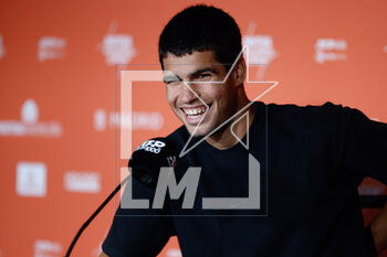 2023-05-05 - Carlos Alcaraz of Spain speaks to the media during the Mutua Madrid Open 2023, Masters 1000 tennis tournament on May 5, 2023 at Caja Magica in Madrid, Spain - TENNIS - MUTUA MADRID OPEN 2023 - INTERNATIONALS - TENNIS