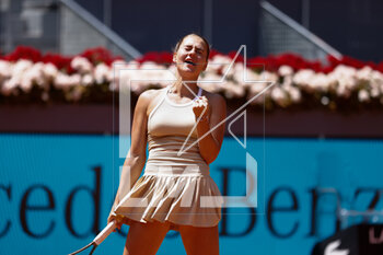 2023-05-05 - Marta Kostyuk of Ukraine plays doubles with Elena-Gabriela Ruse of Romania against Coco Gauff and Jessica Pegula of United States during the Mutua Madrid Open 2023, Masters 1000 tennis tournament on May 5, 2023 at Caja Magica in Madrid, Spain - TENNIS - MUTUA MADRID OPEN 2023 - INTERNATIONALS - TENNIS