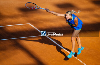 2023-05-09 - Anett Kontaveit of Estonia in action during the first round of the 2023 Internazionali BNL d’Italia, Masters 1000 tennis tournament on May 9, 2023 at Foro Italico in Rome, Italy - TENNIS - 2023 INTERNAZIONALI BNL D'ITALIA - INTERNATIONALS - TENNIS
