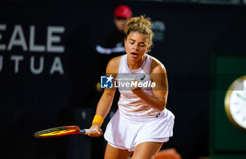 2023-05-12 - Jasmine Paolini of Italy in action against Elena Rybakina of Kazakhstan during the second round of the 2023 Internazionali BNL d’Italia, Masters 1000 tennis tournament on May 12, 2023 at Foro Italico in Rome, Italy - TENNIS - 2023 INTERNAZIONALI BNL D'ITALIA - INTERNATIONALS - TENNIS