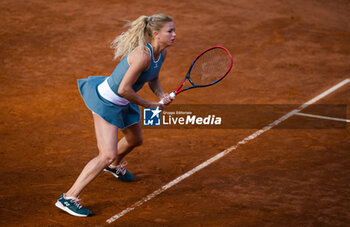 2023-05-12 - Camila Giorgi of Italy in action against Ekaterina Alexandrova of Russia during the second round of the 2023 Internazionali BNL d’Italia, Masters 1000 tennis tournament on May 12, 2023 at Foro Italico in Rome, Italy - TENNIS - 2023 INTERNAZIONALI BNL D'ITALIA - INTERNATIONALS - TENNIS