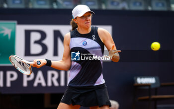 2023-05-12 - Iga Swiatek of Poland in action against Anastasia Pavlyuchenkova of Russia during the second round of the 2023 Internazionali BNL d’Italia, Masters 1000 tennis tournament on May 12, 2023 at Foro Italico in Rome, Italy - TENNIS - 2023 INTERNAZIONALI BNL D'ITALIA - INTERNATIONALS - TENNIS