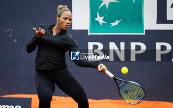 2023-05-13 - Taylor Townsend of the United States in action against Xiyu Wang of China during the third round of the 2023 Internazionali BNL d’Italia, Masters 1000 tennis tournament on May 13, 2023 at Foro Italico in Rome, Italy - TENNIS - 2023 INTERNAZIONALI BNL D'ITALIA - INTERNATIONALS - TENNIS