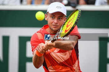 2023-05-22 - Enzo COUACAUD of France during the first qualifying day of Roland-Garros 2023, Grand Slam tennis tournament, Previews on May 22, 2023 at Roland-Garros stadium in Paris, France - TENNIS - ROLAND GARROS 2023 - PREVIEWS - INTERNATIONALS - TENNIS