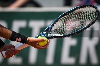 2023-05-22 - Illustration of a tennis racket with a ball during Roland-Garros 2023, Grand Slam tennis tournament, Previews on May 22, 2023 at Roland-Garros stadium in Paris, France - TENNIS - ROLAND GARROS 2023 - PREVIEWS - INTERNATIONALS - TENNIS