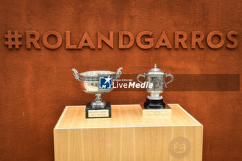 2023-05-22 - Exhibition of the Roland Garros trophies in the men's and women's individual category during Roland-Garros 2023, Grand Slam tennis tournament, Previews on May 22, 2023 at Roland-Garros stadium in Paris, France - TENNIS - ROLAND GARROS 2023 - PREVIEWS - INTERNATIONALS - TENNIS