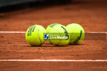 2023-05-23 - Illustration of the official balls during Roland-Garros 2023, Grand Slam tennis tournament, Previews on May 23, 2023 at Roland-Garros stadium in Paris, France - TENNIS - ROLAND GARROS 2023 - PREVIEWS - INTERNATIONALS - TENNIS