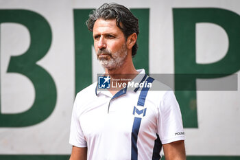 2023-05-23 - Patrick MOURATOGLOU during a training session of Roland-Garros 2023, Grand Slam tennis tournament, Previews on May 23, 2023 at Roland-Garros stadium in Paris, France - TENNIS - ROLAND GARROS 2023 - PREVIEWS - INTERNATIONALS - TENNIS