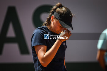 2023-05-24 - Nina RADOVANOVIC of France looks dejected during the third qualifying day of Roland-Garros 2023, Grand Slam tennis tournament, Previews on May 24, 2023 at Roland-Garros stadium in Paris, France - TENNIS - ROLAND GARROS 2023 - PREVIEWS - INTERNATIONALS - TENNIS